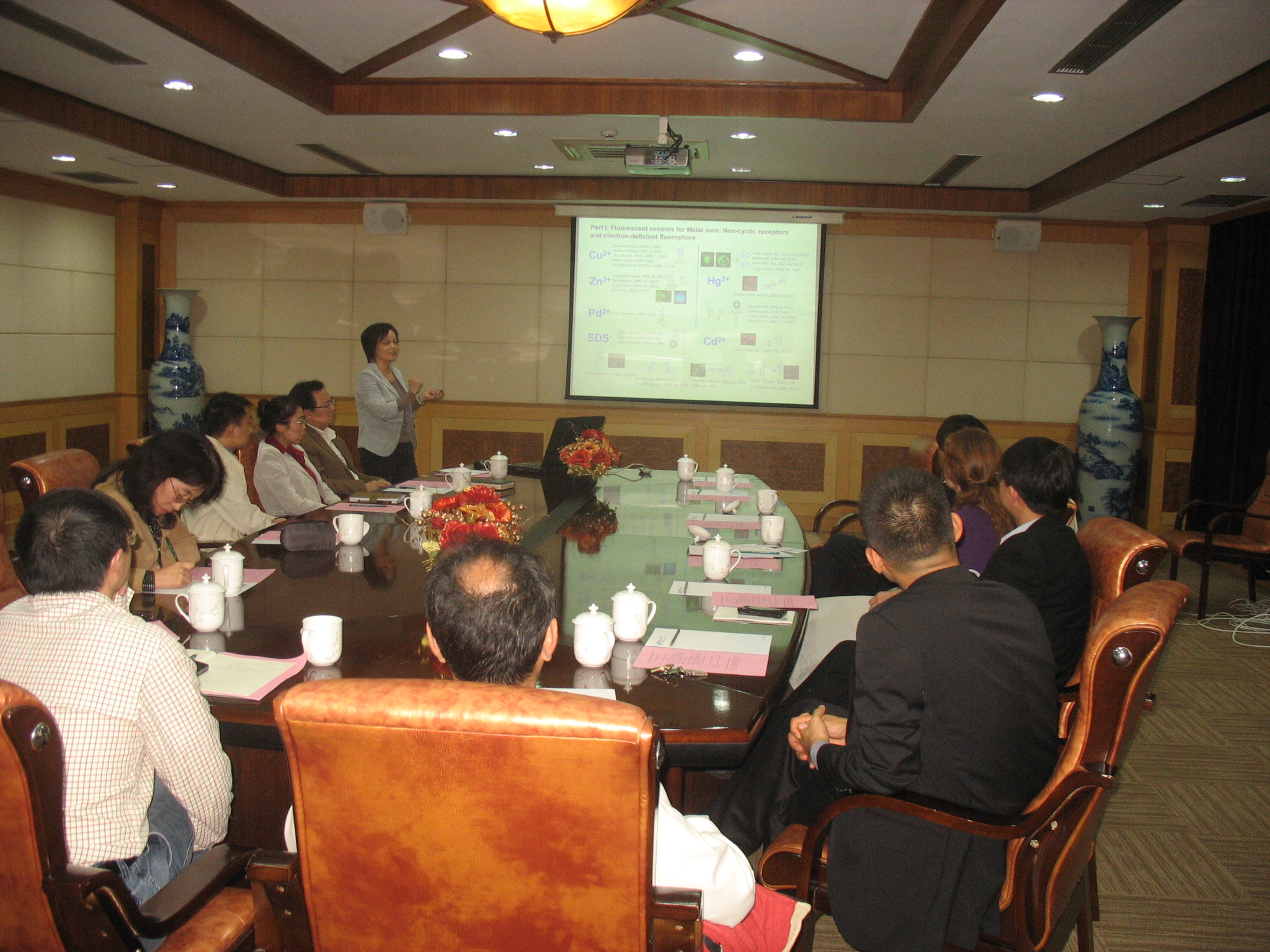 国产自拍
常务副院长徐玉芳教授介绍科研工作